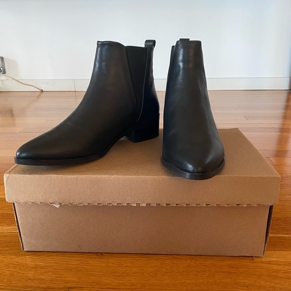The Palace Chelsea Boot - Picture 2 of 3